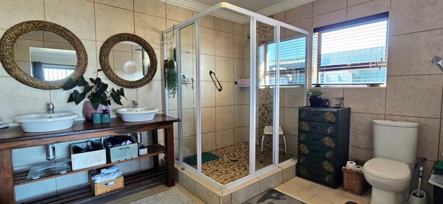 6 Bedroom Property for Sale in Franskraal Western Cape